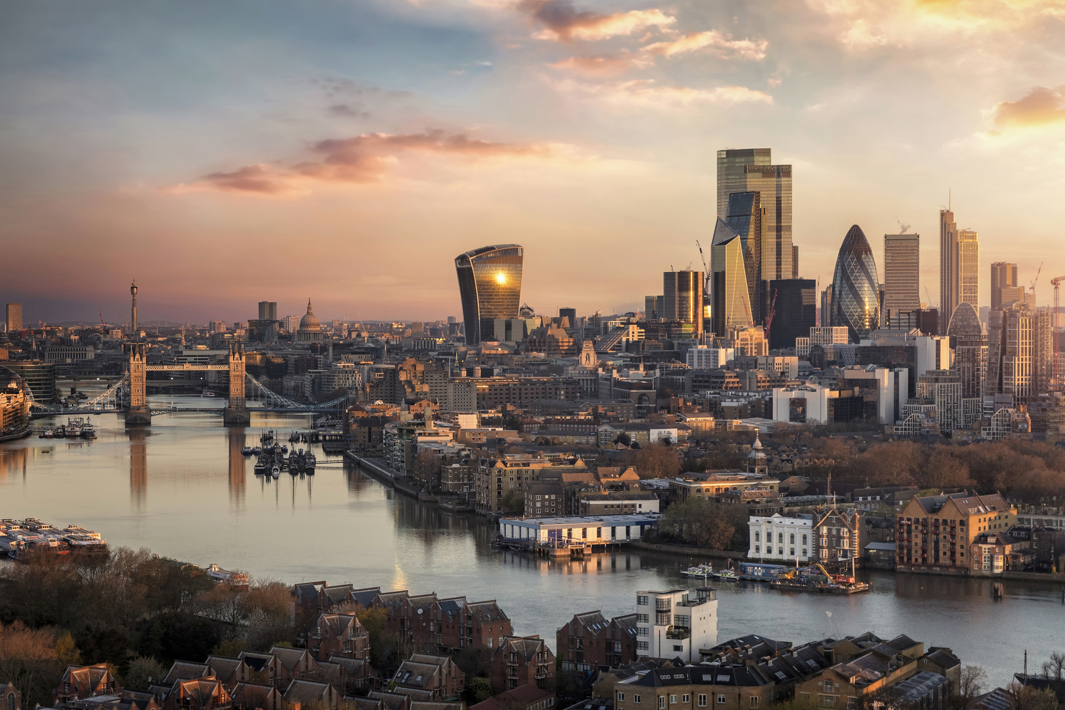 london skyline skyscrapers thames river